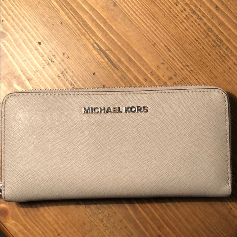 Michael kors wallet